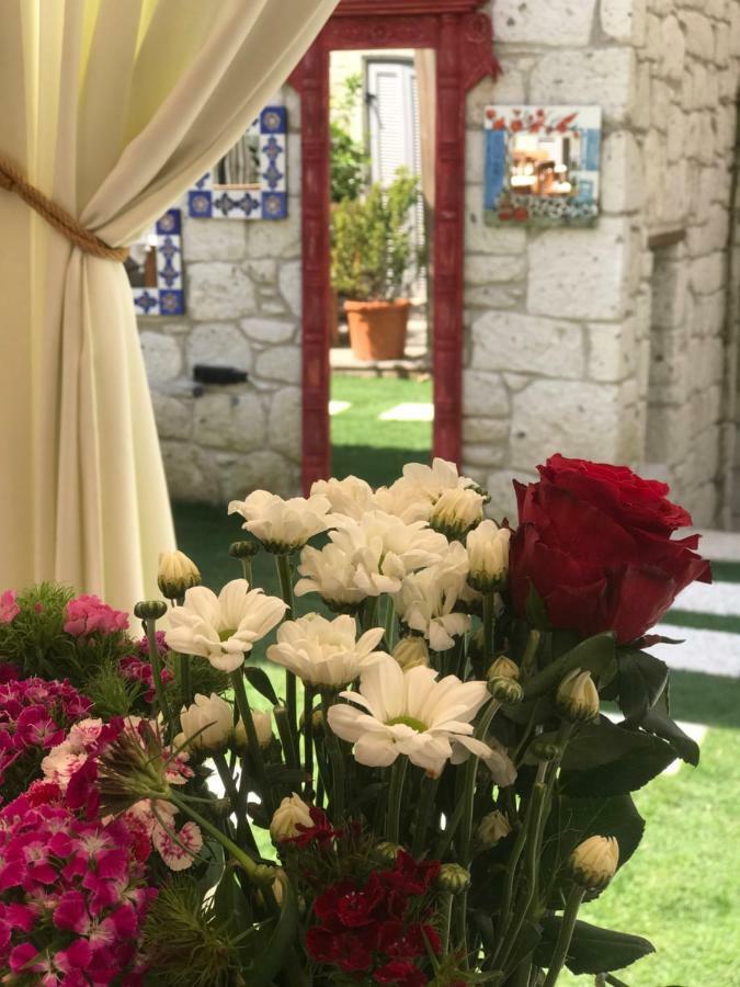 Cona Butik Otel Алачати Экстерьер фото